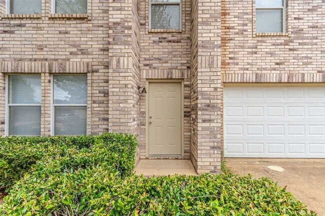 Building Photo - 8749 Hunters Trail
