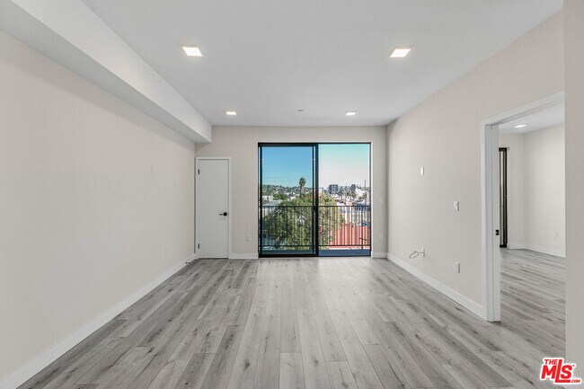 Foto del edificio - 1111 N Kenmore Ave