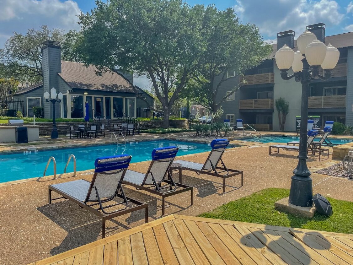 Aero Highlands North 9911 Whitehurst Dr Dallas, TX Apartments for Rent in Dallas