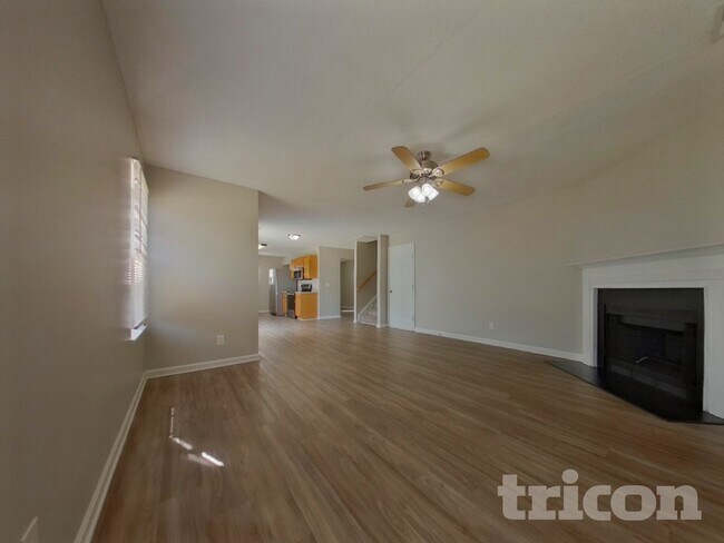 Foto del edificio - 490 Fox Trot Dr