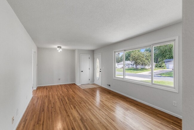 Foto del edificio - Freshly remodeled 4 Bed Rambler AV/Rosemou...