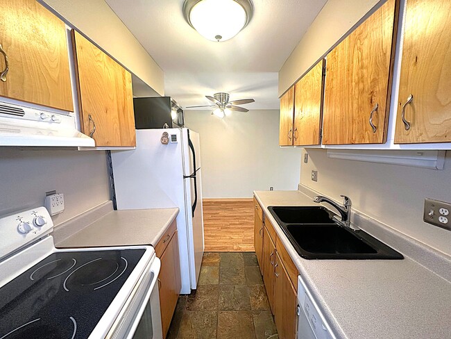 Building Photo - 280 E Highline Cir