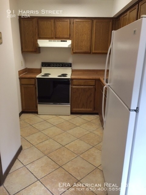 Building Photo - Darling 2 Story Townhome!