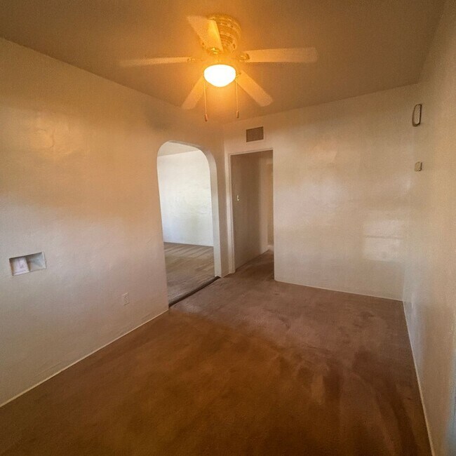 Building Photo - Spacious 3 Bed / 2 Bath Tempe Home – Avail...
