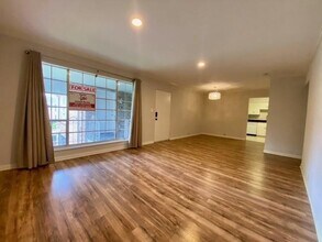 Building Photo - 2121 Fountain View Dr