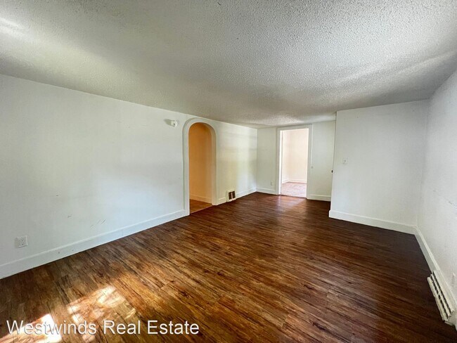 Building Photo - 3 br, 1 bath House - 925 North Dodge Street