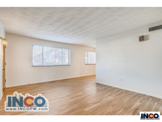 Foto del edificio - Live it up in Lakewood! 2 bed 2 bath near ...
