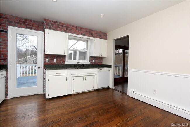 Foto del edificio - 158 Dykeman Rd