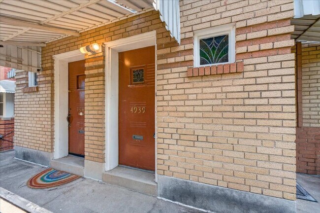 Building Photo - 4939 Pernod Ave