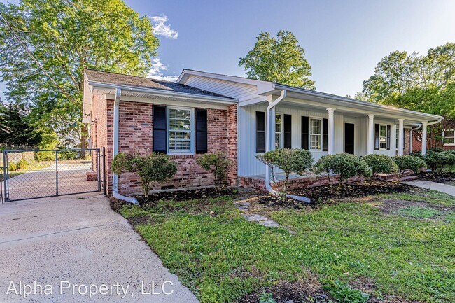 Building Photo - 3 br, 2 bath House - 14 Lynn Dr