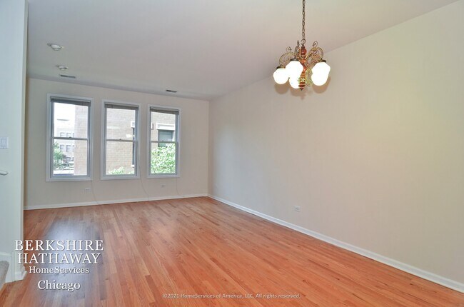 Foto del edificio - 1017 N KINGSBURY Street