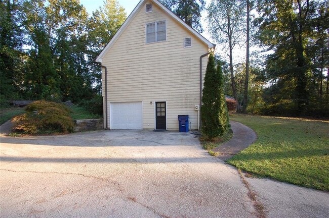 Foto del edificio - 5511 Burrus Ln