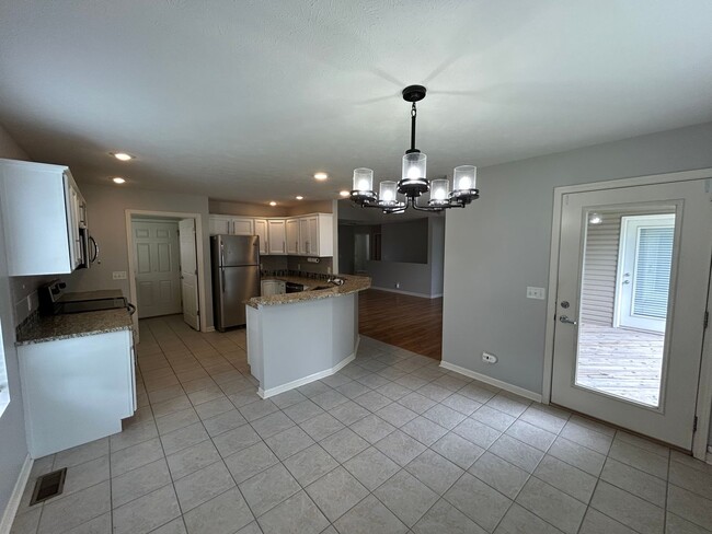 Building Photo - Beautiful Townhome in the popular Vavrina ...