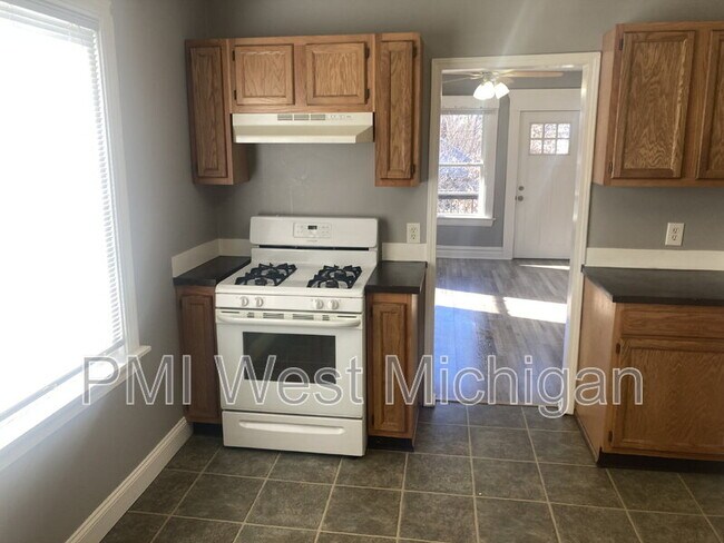Foto del edificio - 1530 Quarry Ave NW