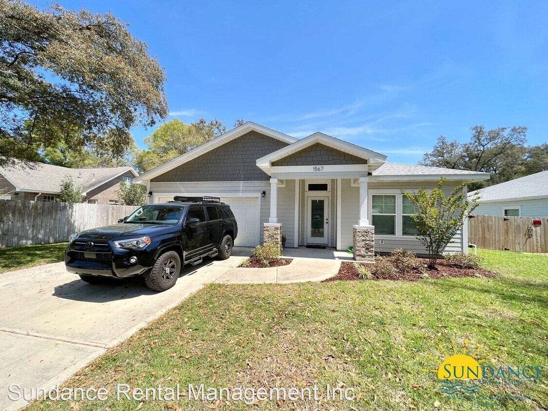 4 br, 2.5 bath House 1567 Hickory Street House Rental in Niceville