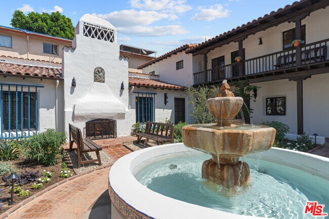 Foto del edificio - 1308 N Harper Ave