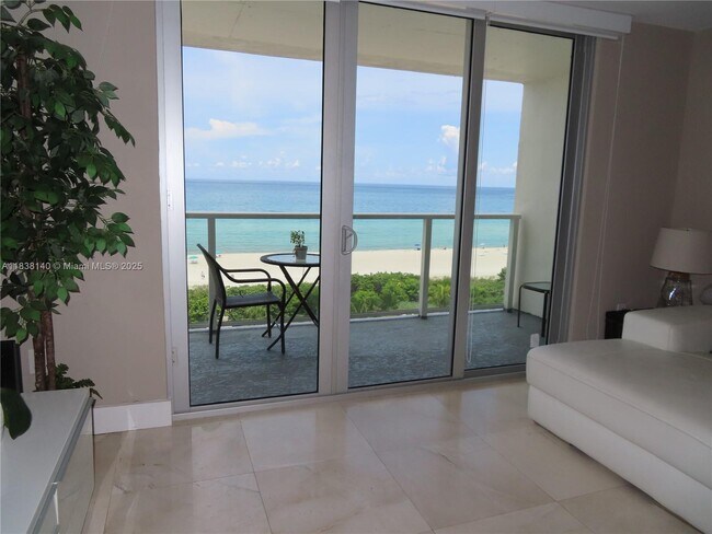 Foto del edificio - 5701 Collins Ave