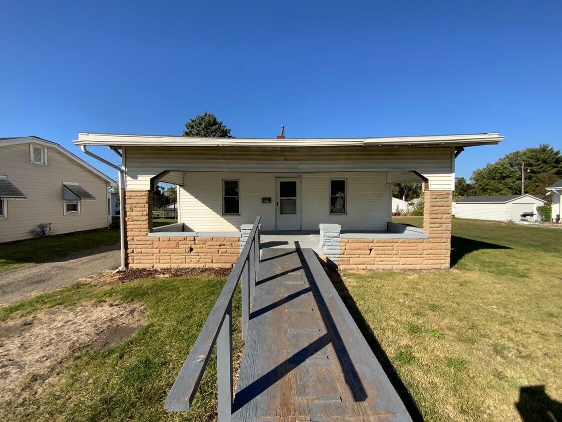 207 E 5th St, Tilton, IL 61833 House Rental in Tilton, IL