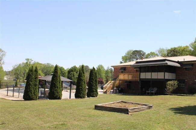 Foto del edificio - 426 Winder Hwy