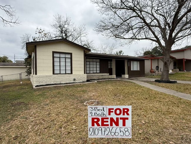 Photo - 202 Mink Dr House