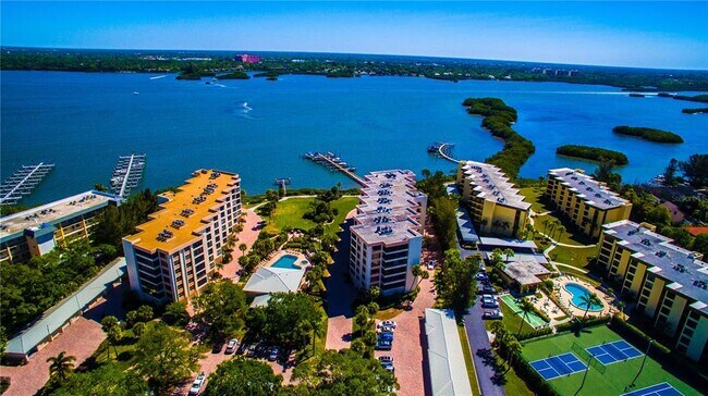 Foto del edificio - 8735 Midnight Pass Rd