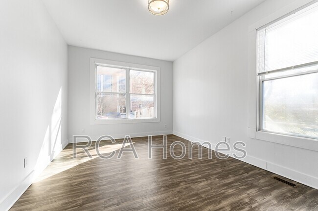 Building Photo - 1112 Pleasant St