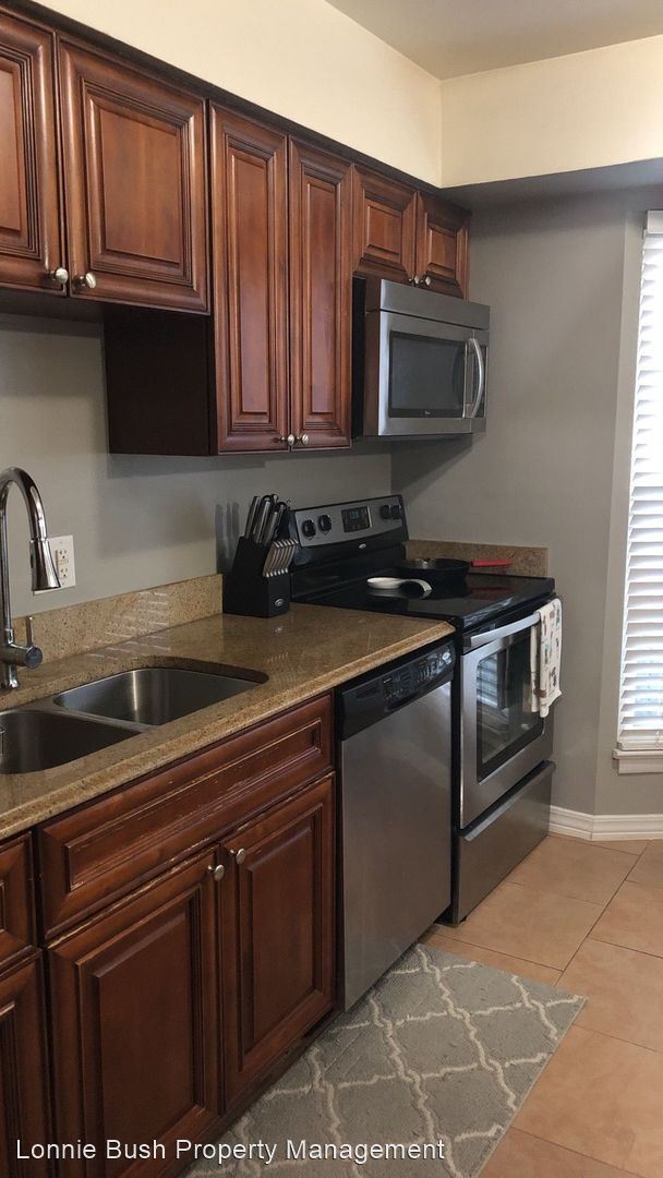 Building Photo - 3 br, 1.5 bath House - 3801 Counselor Lane