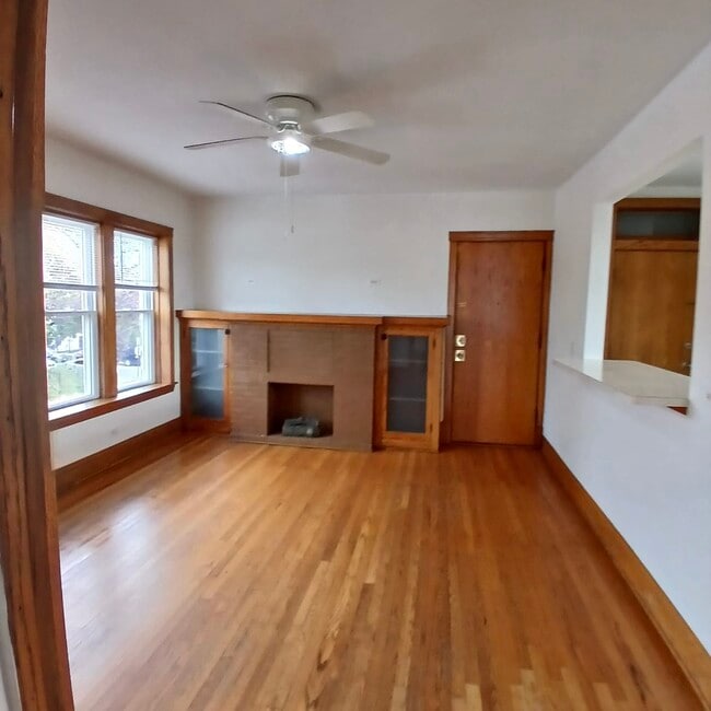 Foto del edificio - 5041 W Dickens Ave