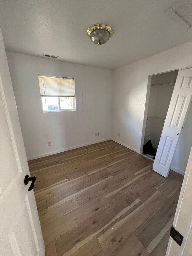 Foto del edificio - 1005 E Main St