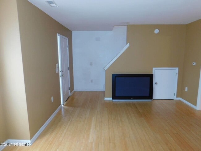 Building Photo - 135 Apache Trail