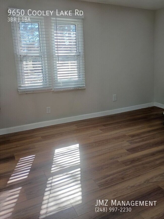 Foto del edificio - 9650 Cooley Lake Rd