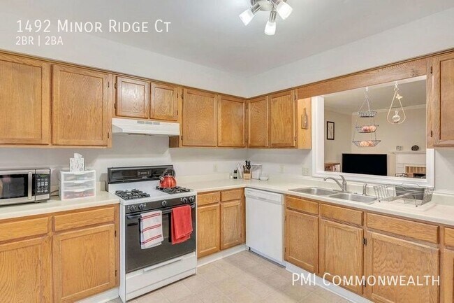 Foto del edificio - 2 Bed / 1.5 Bath Townhouse (Available 2/10...