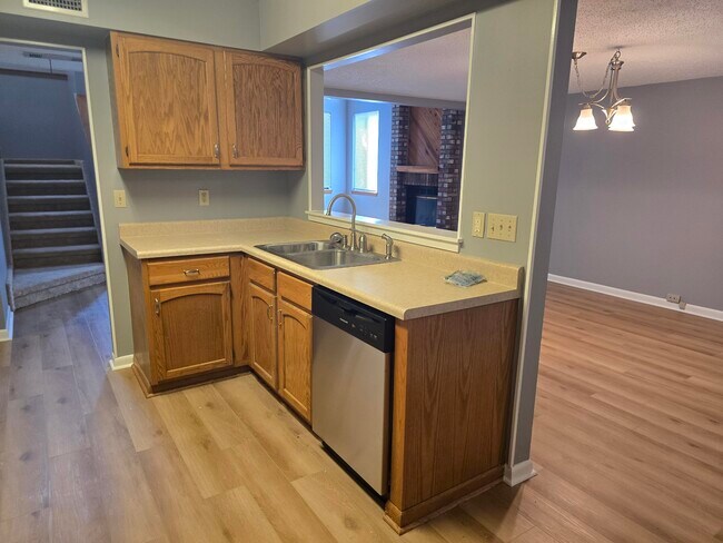 Building Photo - 3929 Balsam Dr
