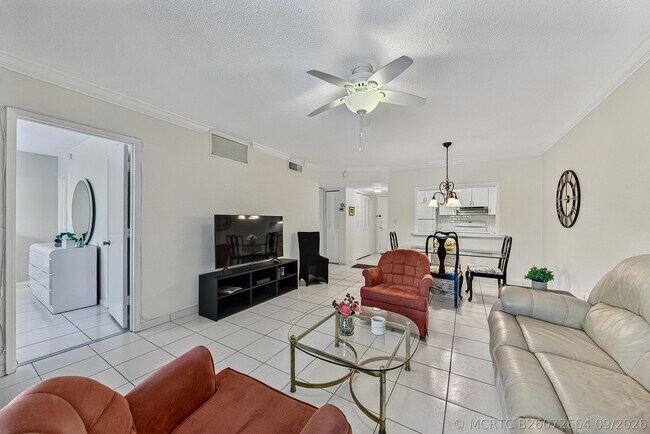 Building Photo - 255 S Cypress Rd