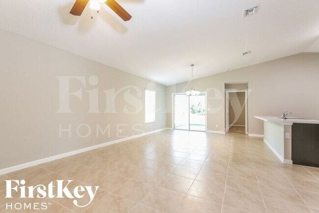 Foto del edificio - 1133 SW Eleuthera Ave