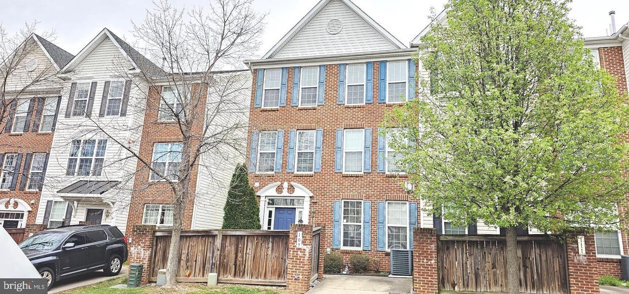 Primary Photo - 109 Featherstone Pl