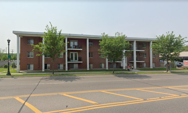 Building Photo - 1350 Maryland Ave E