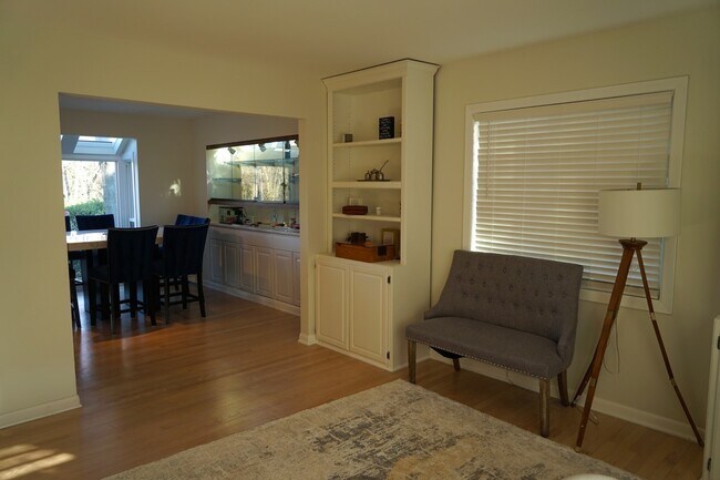 Building Photo - 127 Riverside Dr