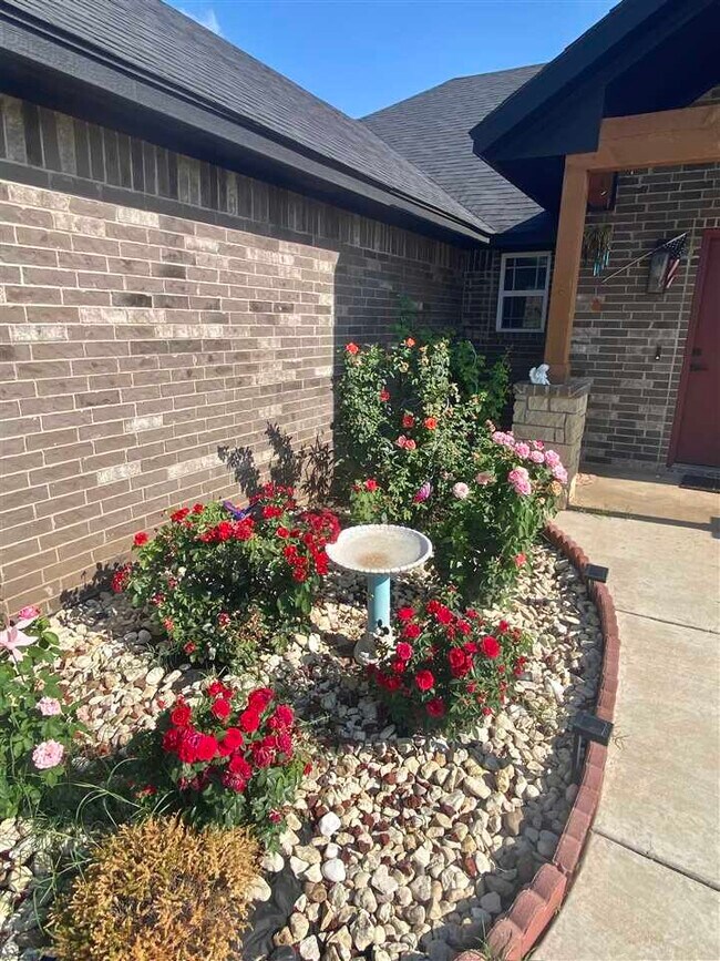 Foto del edificio - 210 Meadowlark Ln