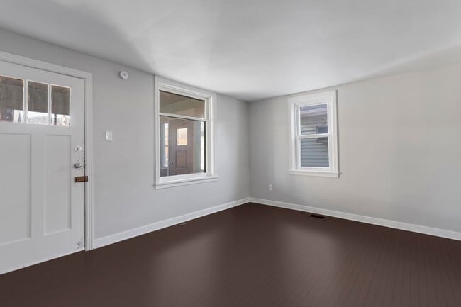 Building Photo - 113 River Ave