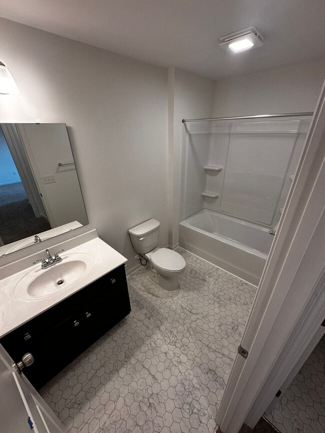 Building Photo - 242 Redondo Dr