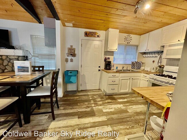 Building Photo - 2 br, 2 bath House - 828 Aeroplane
