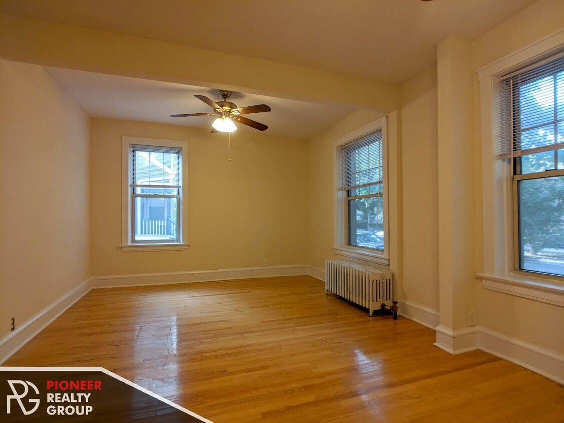 Foto principal - 1615 W Berteau Ave