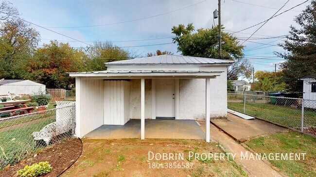 Building Photo - 1810 Blair St