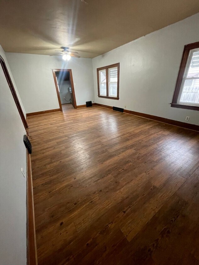 717 Kern St, Waterloo, IA 50703 House Rental in Waterloo, IA