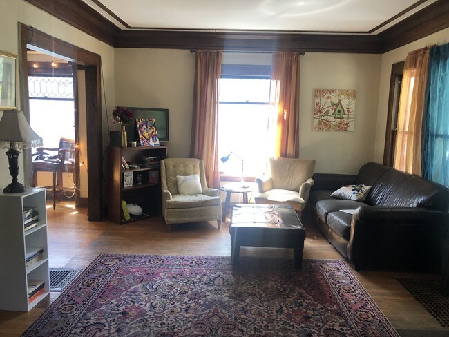 Foto del edificio - 330 E Franklin St