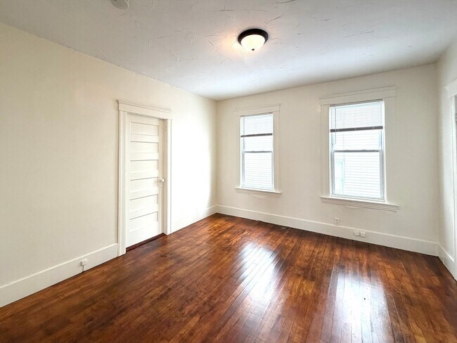 Foto del edificio - 8 Almont Ave