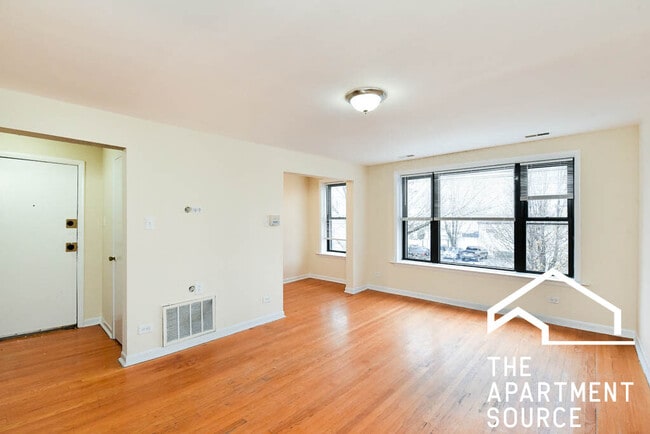 Building Photo - 4811 W Warwick Ave