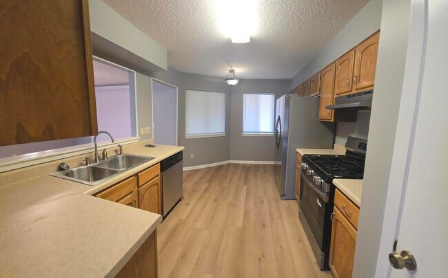 Building Photo - 3929 Balsam Dr