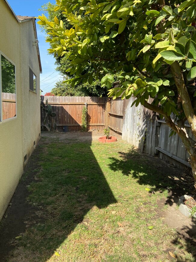 Tenant private backyard space - 5390 Etheldo Ave